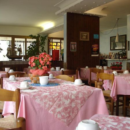 Hotel Primavera Desenzano del Garda Luaran gambar