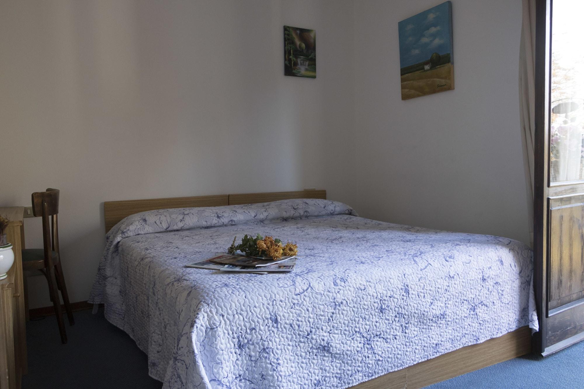 Hotel Primavera Desenzano del Garda Luaran gambar