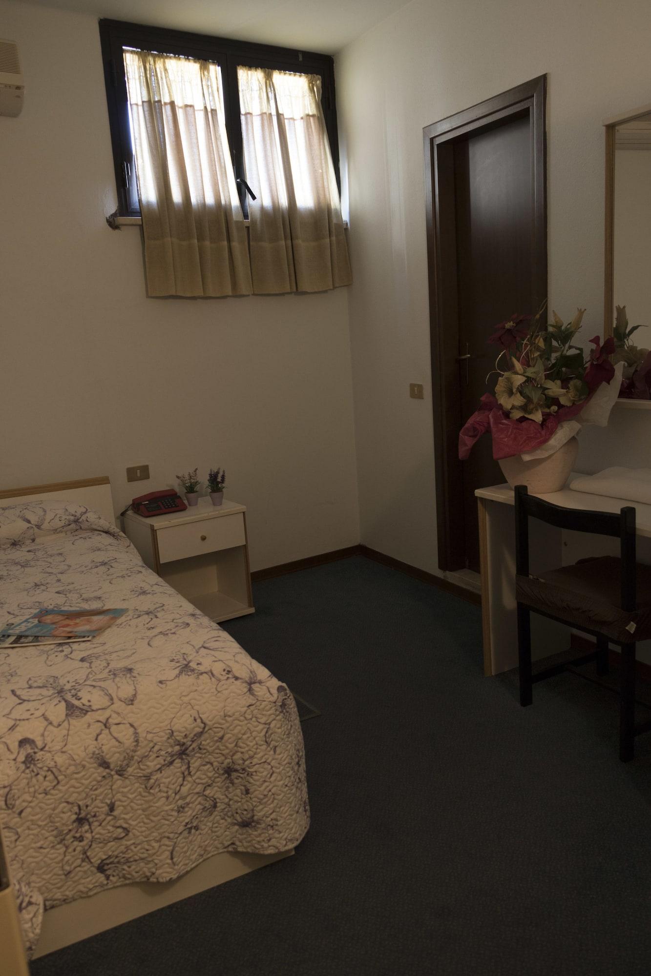 Hotel Primavera Desenzano del Garda Luaran gambar