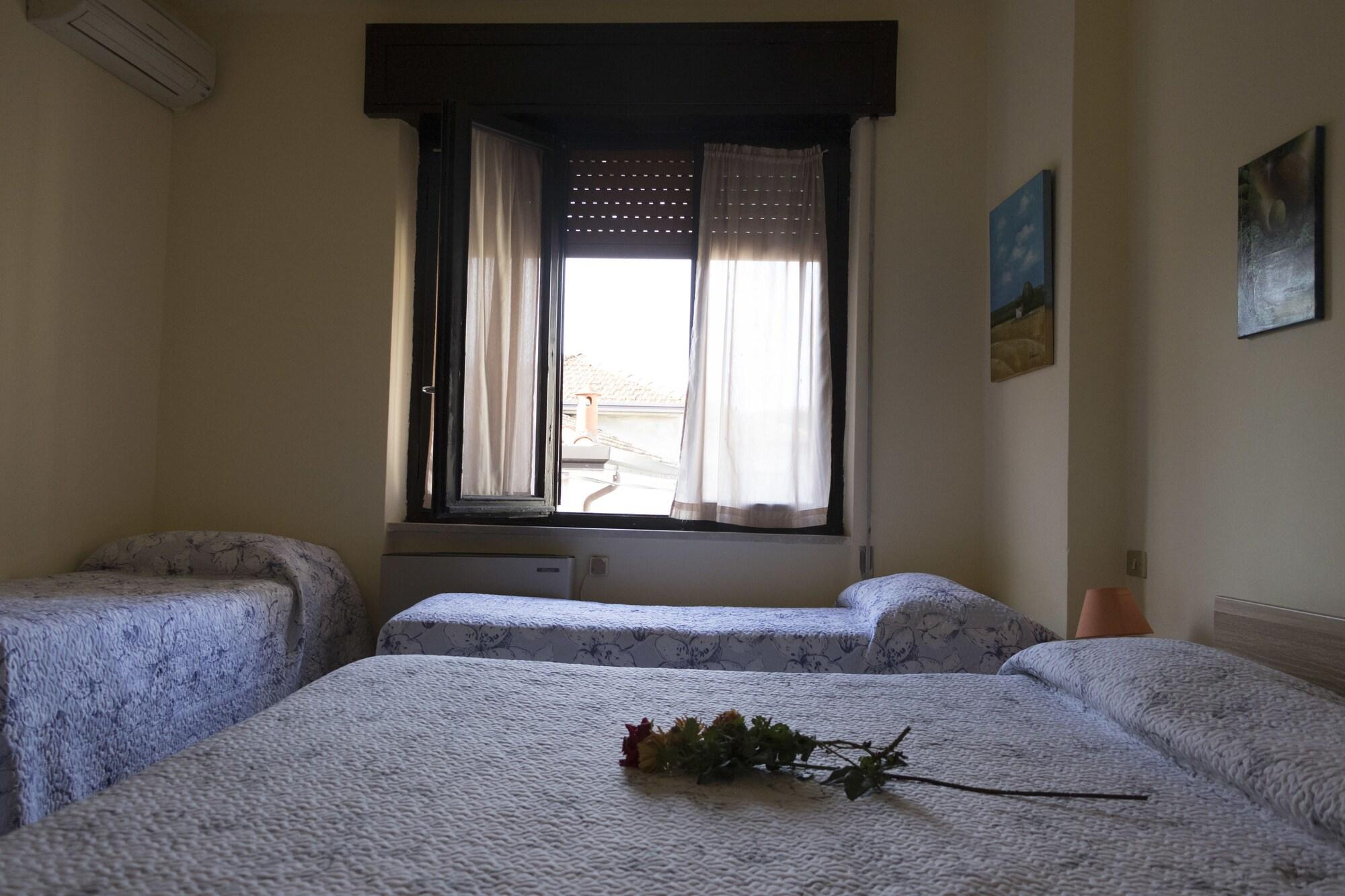 Hotel Primavera Desenzano del Garda Luaran gambar