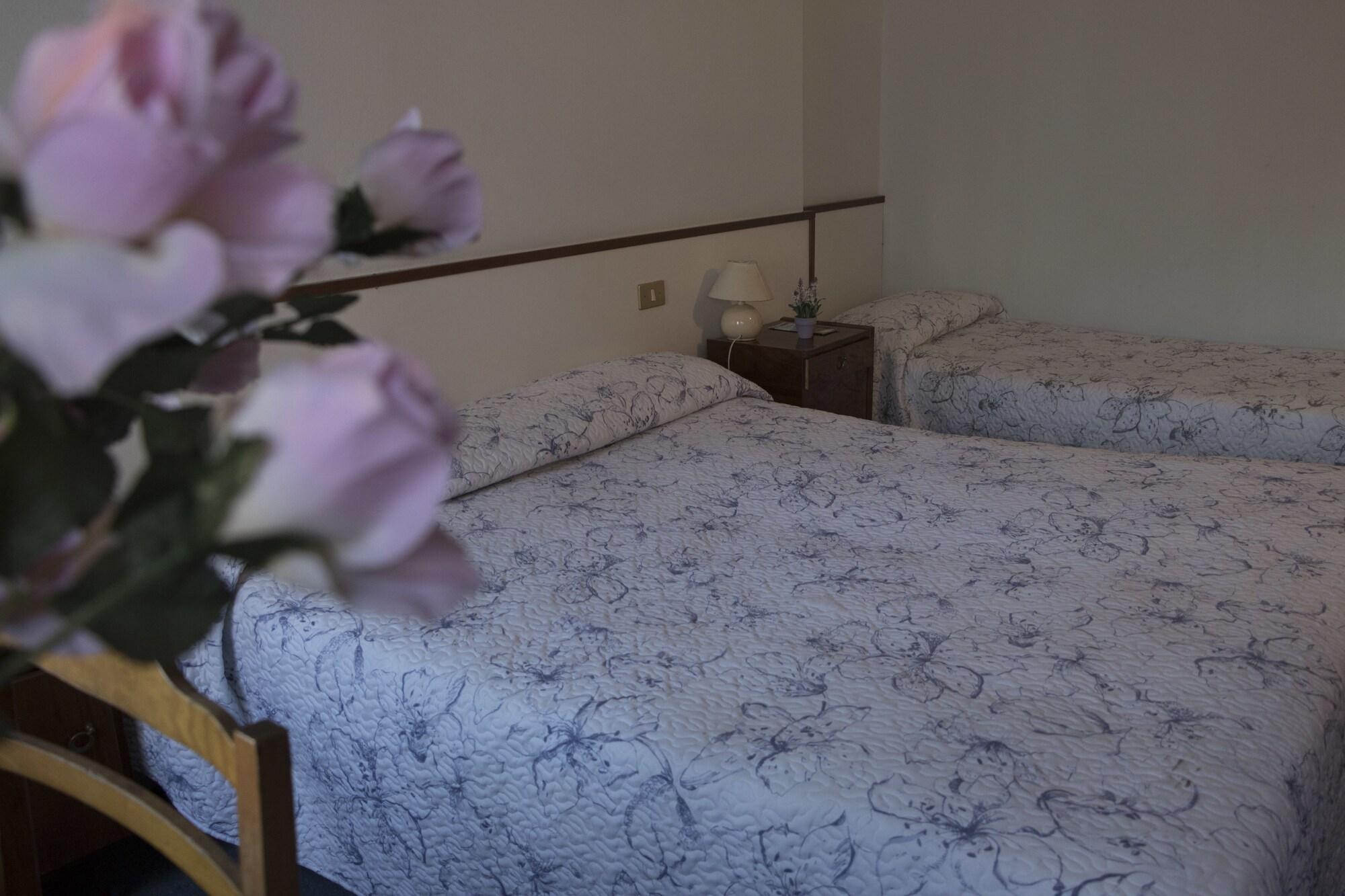 Hotel Primavera Desenzano del Garda Luaran gambar