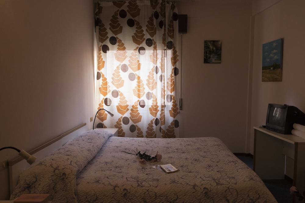 Hotel Primavera Desenzano del Garda Luaran gambar