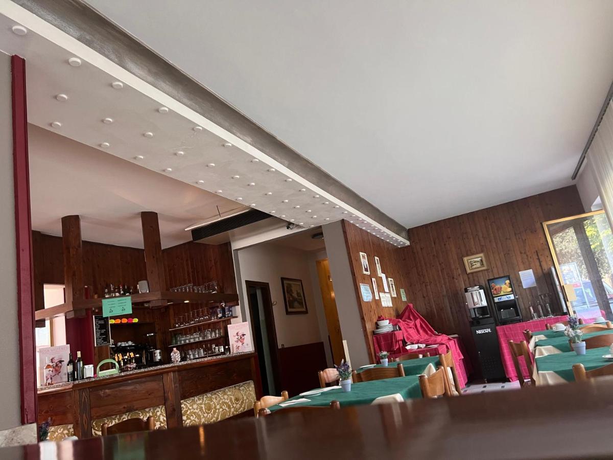 Hotel Primavera Desenzano del Garda Luaran gambar
