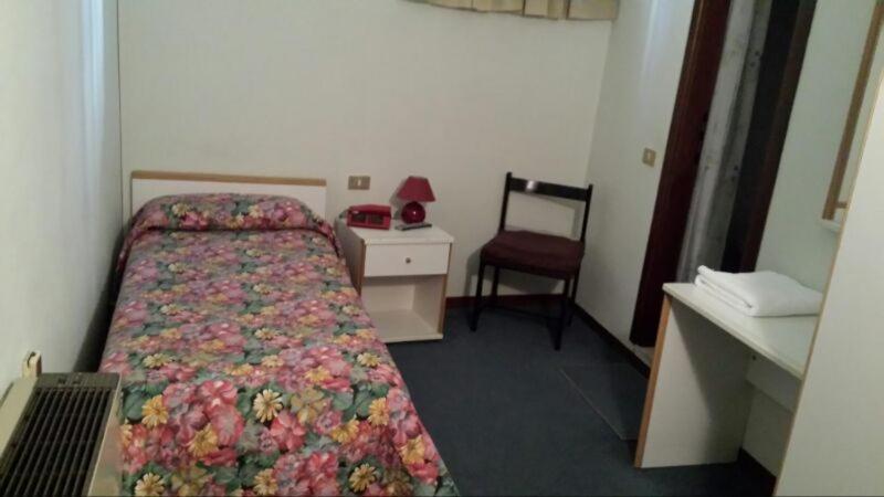 Hotel Primavera Desenzano del Garda Bilik gambar