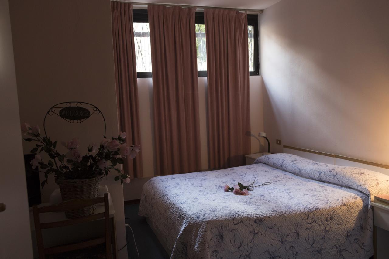 Hotel Primavera Desenzano del Garda Luaran gambar