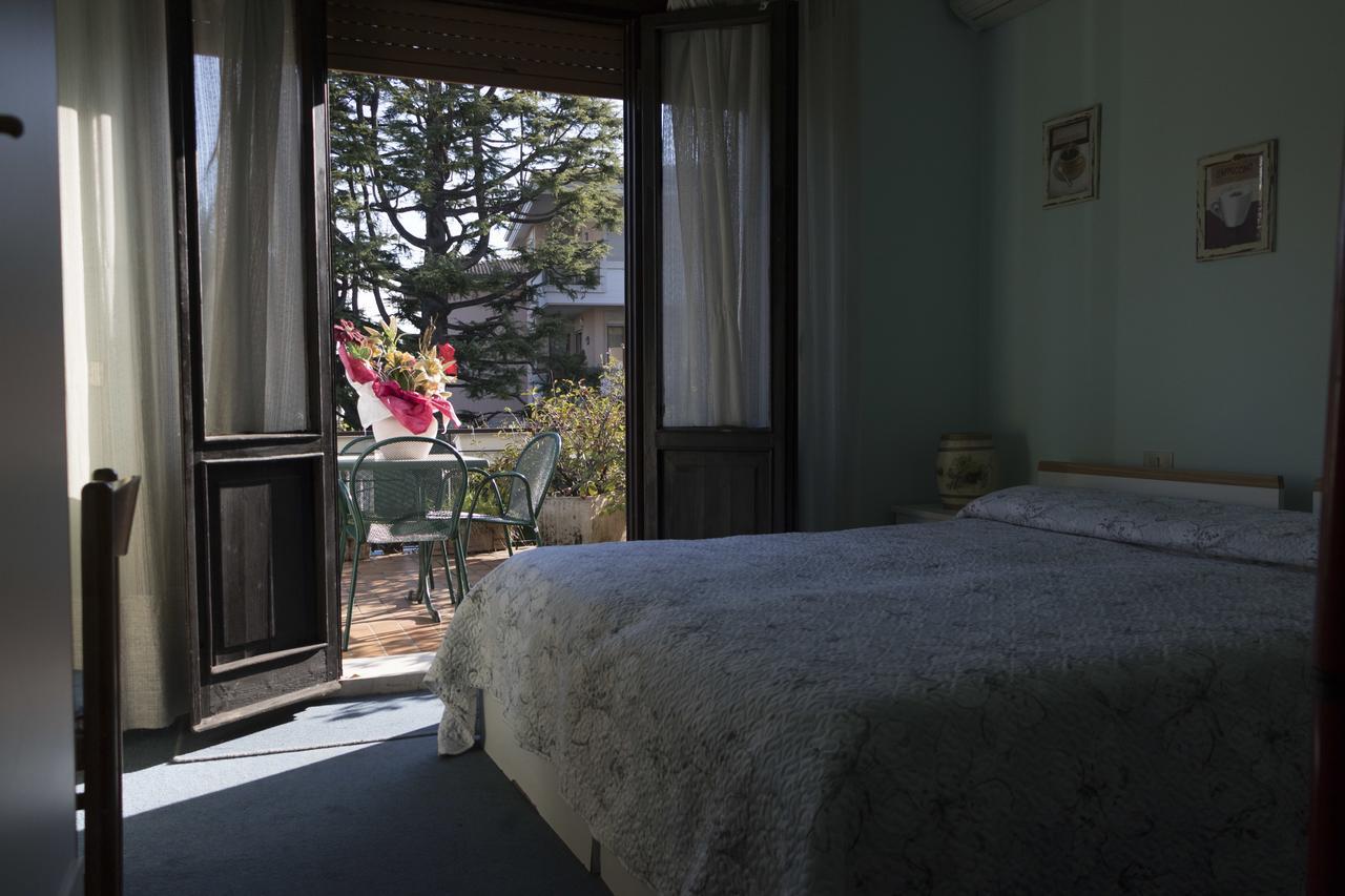 Hotel Primavera Desenzano del Garda Luaran gambar